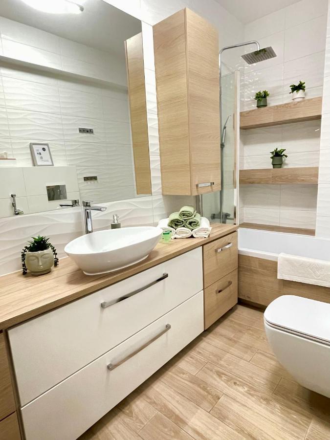Apartments Sleep & Go Modlin Airport Nowy Dwór Mazowiecki Eksteriør billede